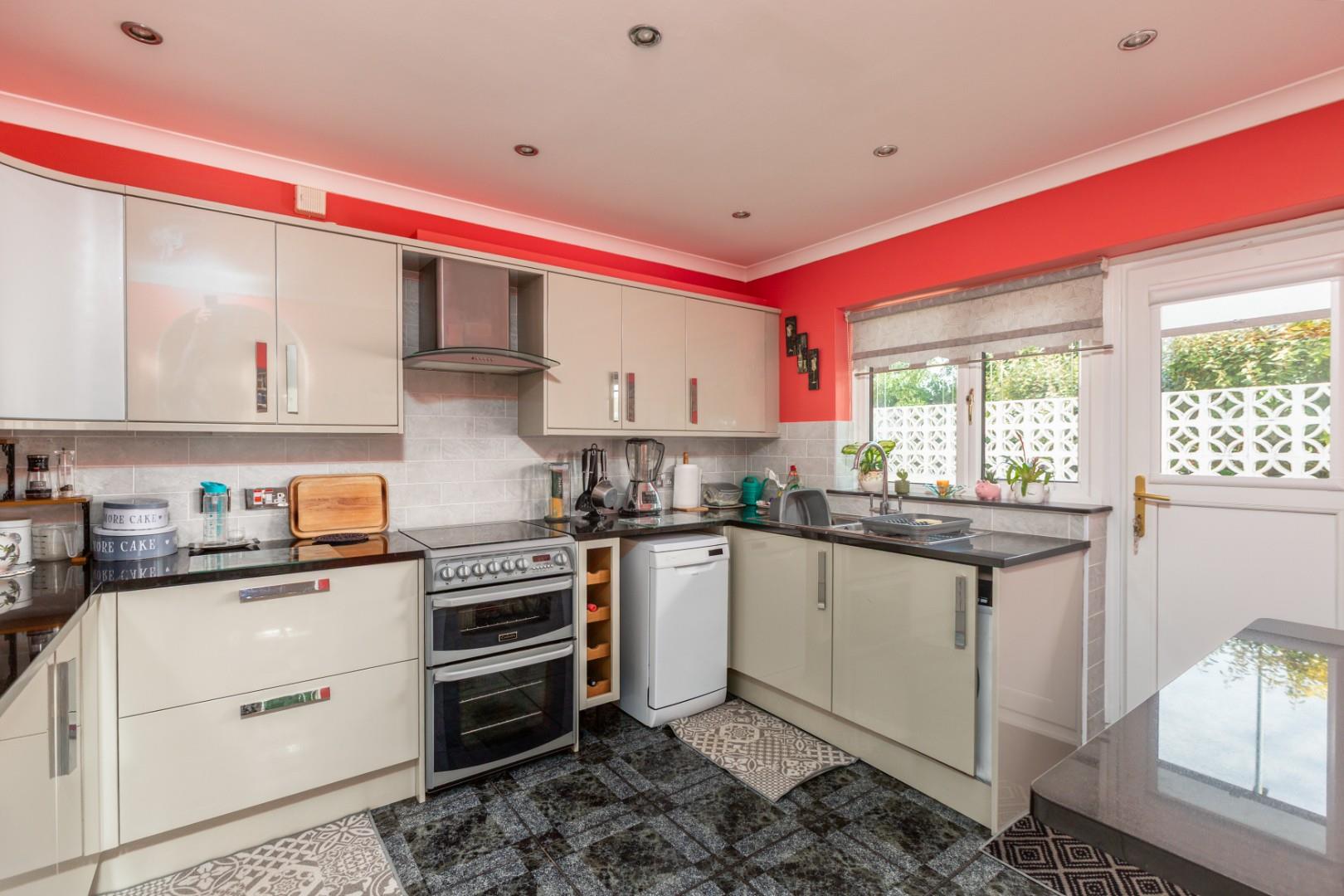 Gowerton Road, Three Crosses, Swansea, SA4 3PY